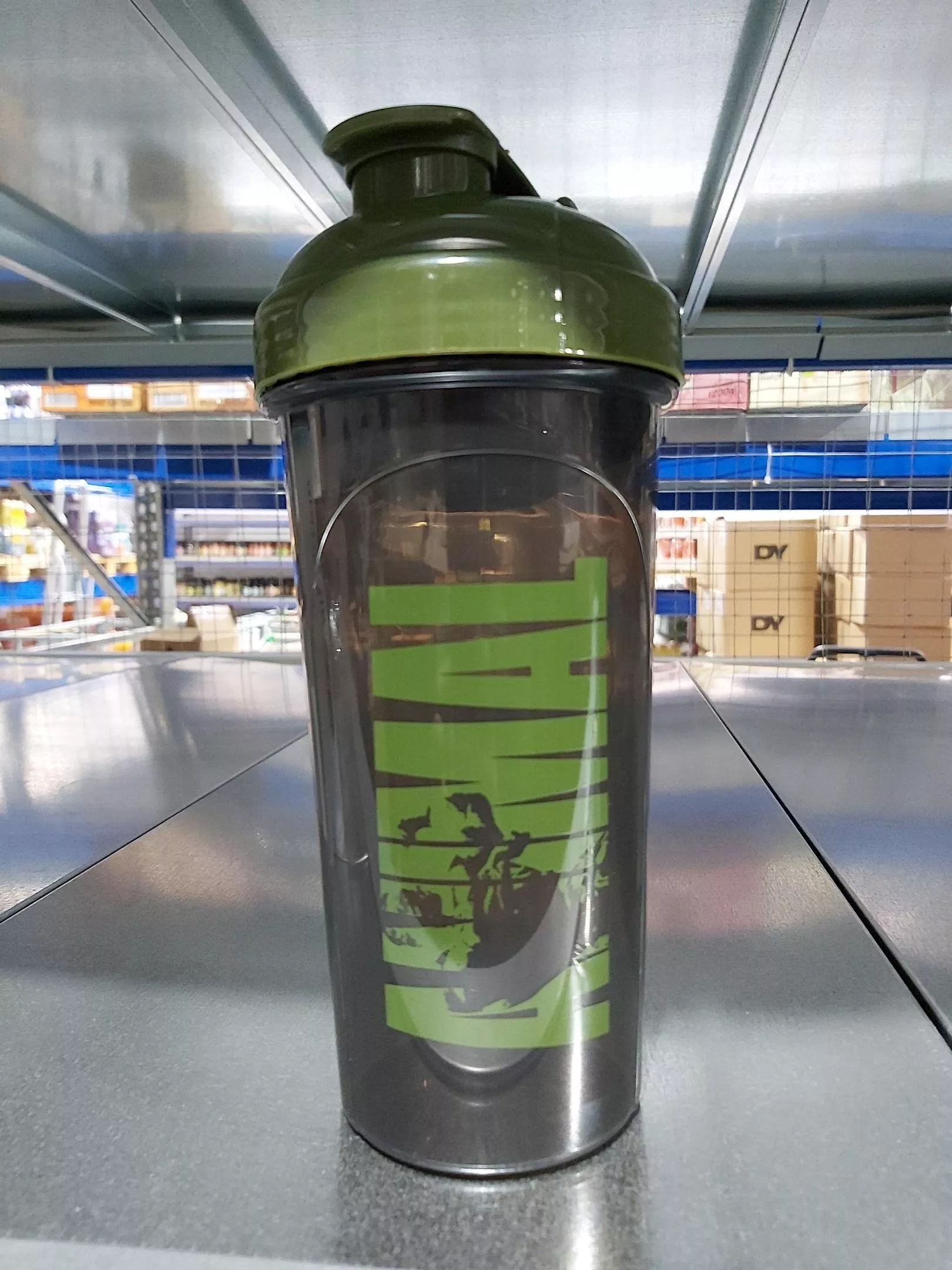 Universal Animal Shaker Military Green 700 ml